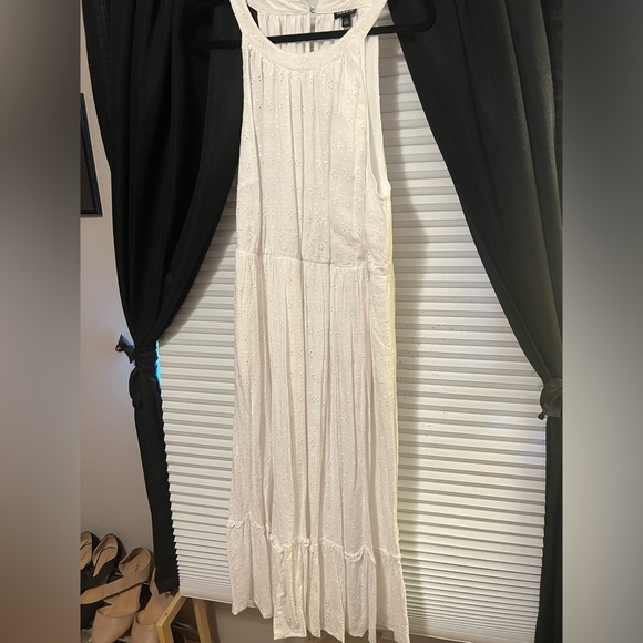 🤍TORRID White Halter Dress Ruffle Tiered White Eyelet Midi Lined Pockets Size 2 - Picture 4 of 6